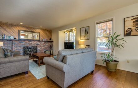 Downtown w/ Views, Hot Tub Overlooking the Lake and Steps to Tubbs Hill