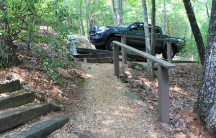 Treetop Cabin in Big Canoe. Walk to most Amenties! GREAT WEEKLY RATES