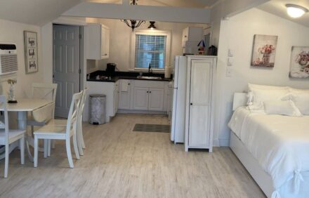 Romantic Lakefront Cottage #5