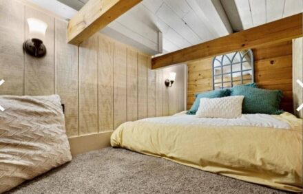 The Rustic Barr Oak Lodge Retreat is a peaceful place to relax and rejuvenate