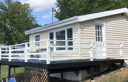 Tiny Lakefront Cottage!