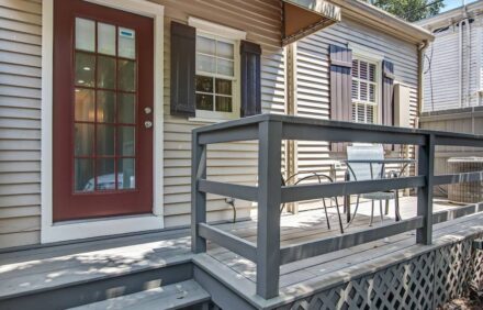 Landmark District /1872 Townhouse/Walk to River, Shopping, Dining /Parking