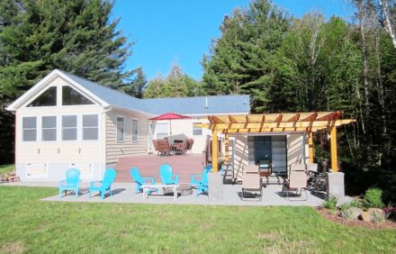 Secluded/Quiet Renovated Lakefront Cottage For Families/No Large Groups,Sleep 10
