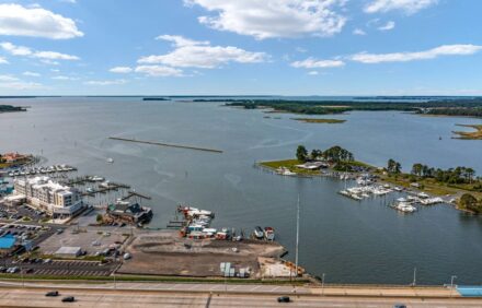 Cass-Away Luxury Houseboat