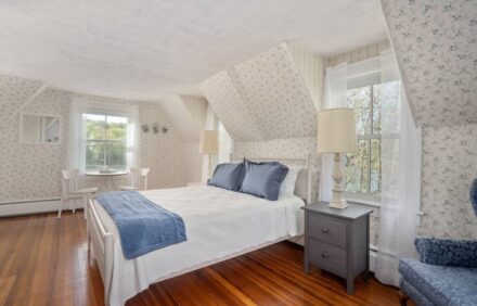 Gorgeous River Views! On Rails to Trails and just steps to quaint Collinsville