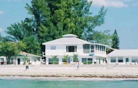 Fabulous BEACHFRONT! Walk to restaurants/state park!