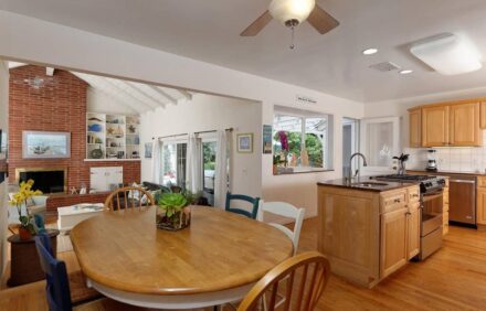 Crown Point Beach House – Beach and Water on 3 Sides!