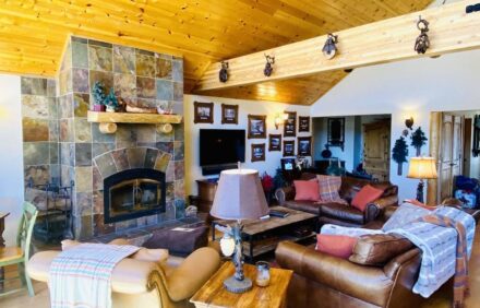 Stunning Lakefront Home, Game Room, Hot Tub, Fire Pit, 100 ft. Beach, Deep Water