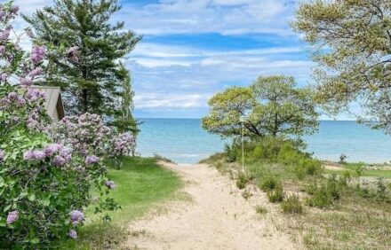 Private beach & lake access-Cozy Cottage