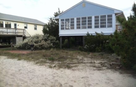 Beachfront, 3bdrm, 1.5bth, Sleeps 8, outdr shwer, WIFI, Cable