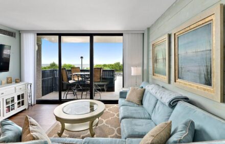 Beachfront Condo, Steps to Beach and Pool!