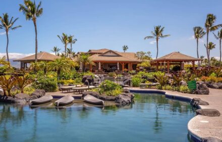 Luxury Oceanfront, Top Level Unit, Private Pool, Gym, and Restaurant.