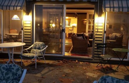 Centrally Located, Dog Friendly, Vintage Lake House With Contemporary Amenities.