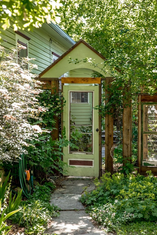 Historic Charming Bungalow in the Heart of Old Town