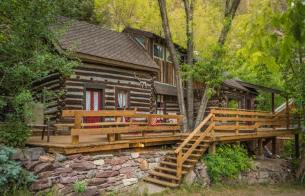 Quaint Historic Cabin – Near Downtown – Pet Friendly
