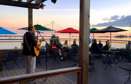 Lake Superior Beach Chalet between Lutsen and Grand Marais