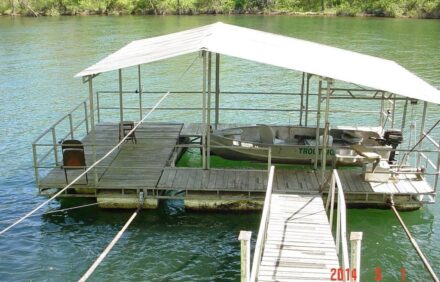 Cottage on Lake Taneycomo, near the College of the Ozarks and the dam.