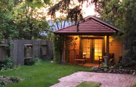 Quiet Garden Bungalow in Heart of University Neighborhood