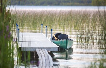 Classic American Summer in a Lakeside Cabin – Strawberry Lake Cabin