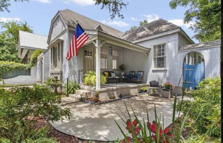 HEART OF BILOXI- Tudor Cottage- Walk to the beach and Beau Rivage